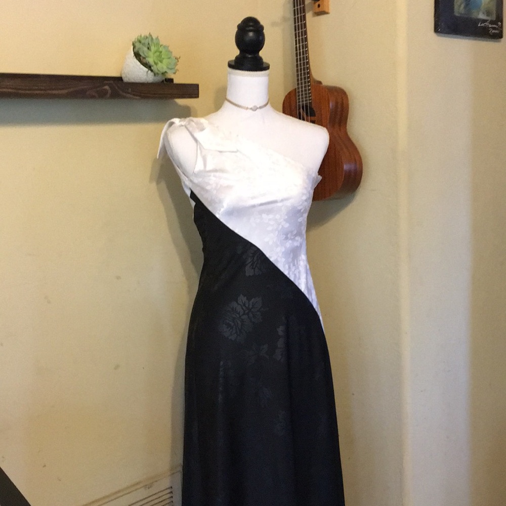 ❤️ Gorgeous Vintage Gown ❤️